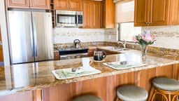 Remodeled One bd Ocean, AC, wifi, pool A201