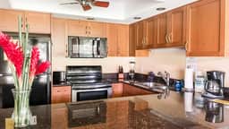 One Bd Grd Fl, AC, wifi, Pool, Hot Tub B104
