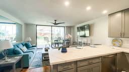 Gorgeous 1bd Grd Fl, AC,WiFi ,Pool, Hottub B110