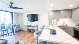 Gorgeous 1bd Grd Fl, AC,WiFi ,Pool, Hottub B110