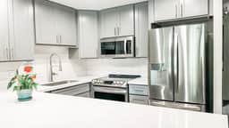 Two Bd Grd Fl, AC, wifi, Pool, Hot Tub  C110