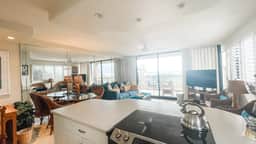 Stunning corner ONE bd Ocean,a/c,wifi,pool D207