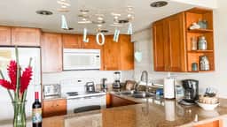 One bd Ocean grd fl, AC, wifi, pool, hot tub  D101