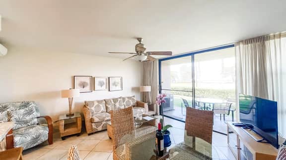 Remodeled One bd Ocean, AC,wifi, pool  A105