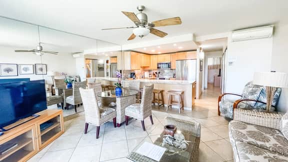 Remodeled One bd Ocean, AC,wifi, pool  A105
