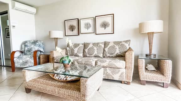 Remodeled One bd Ocean, AC,wifi, pool  A105