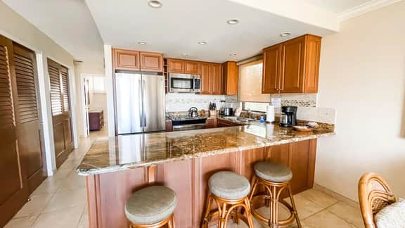 Remodeled One bd Ocean, AC, wifi, pool A201