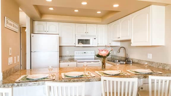 Two Bd Ocean View, AC, wifi, pool, hot tub A303