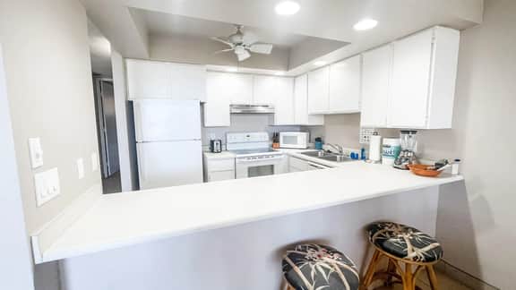 One Bd ocean view, Budget price, wifi, pool, A206