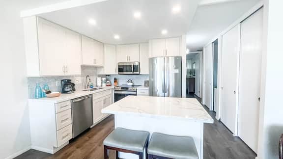 One Bd Partial Ocean, AC, wifi, Pool, Hot tub B210