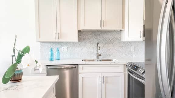 One Bd Partial Ocean, AC, wifi, Pool, Hot tub B210