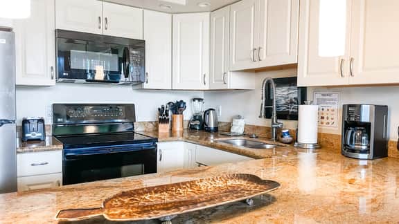 Two Bd Partial Ocean,AC,wifi, hot tub,pool B307