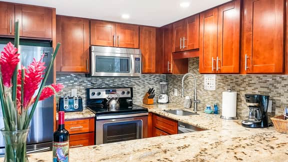 Two Bd Grd Fl, AC, Wifi, Pool, Hot Tub, C105
