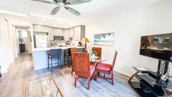 One Bd Grd Fl, AC, wifi, Pool, Hot Tub, C109
