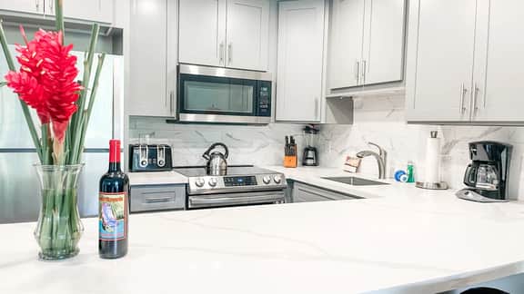 One Bd Grd Fl, AC, wifi, Pool, Hot Tub, C109