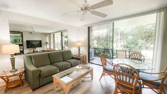 Two Bd Grd Fl, AC, wifi, Pool, Hot Tub  C110