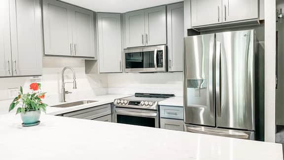 Two Bd Grd Fl, AC, wifi, Pool, Hot Tub  C110