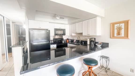 Two BdPartial Ocean, AC, wifi, Hot Tub, Pool C201