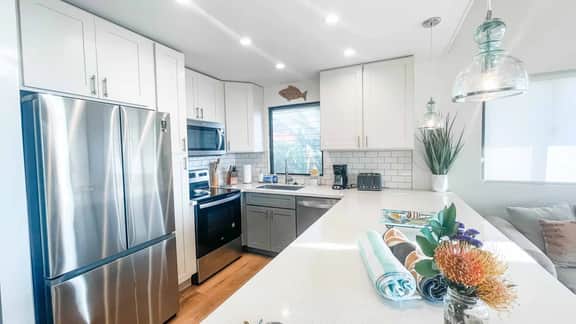 Stunning Ocean Two Bd Corner Condo,AC,Pool D301